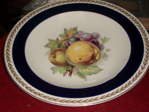 CROWN DUCAL PORCELAIN PLATE. SIZE; 23CM