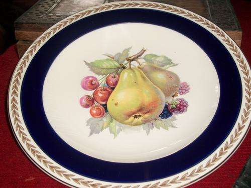 CROWN DUCAL PORCELAIN PLATE. SIZE; 23CM