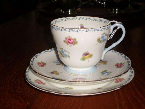 TRIO PORCELAIN, QUEENS ENGLAND