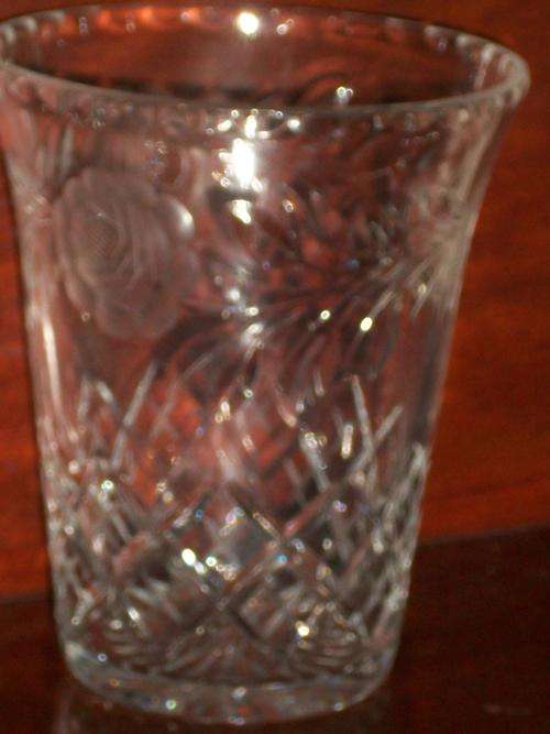 LEAD CRYSTAL ROSE CUT VASE. SIZE; 16CM  X  13.5CM
