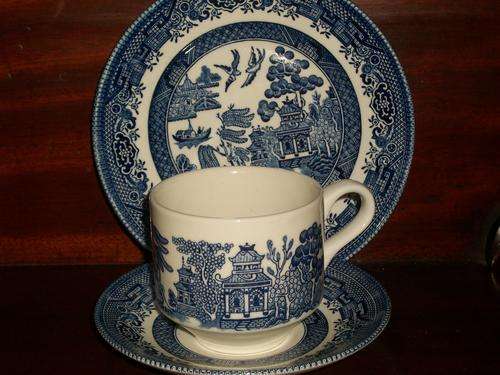 PORCELAIN TRIO. CHURCHILL ENGLAND