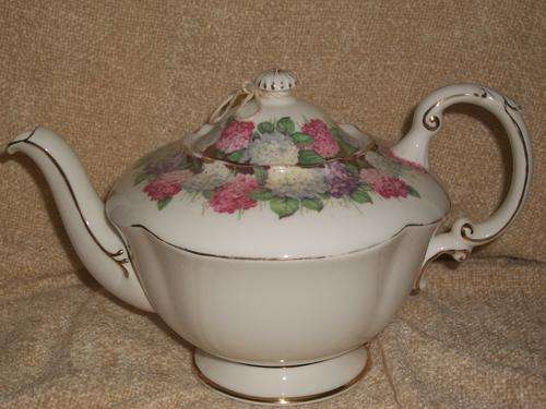 PORCELAIN TEAPOT PARAGON