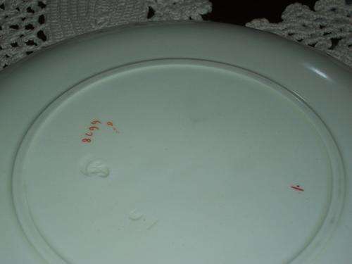 2 X BEAUTIFUL HAND PAINTED PLATES. SIZE 22CM. COL. ANTIQUE  WHITE