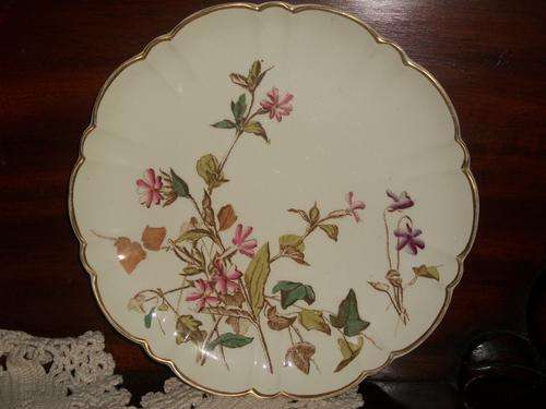 2 X BEAUTIFUL HAND PAINTED PLATES. SIZE 22CM. COL. ANTIQUE  WHITE