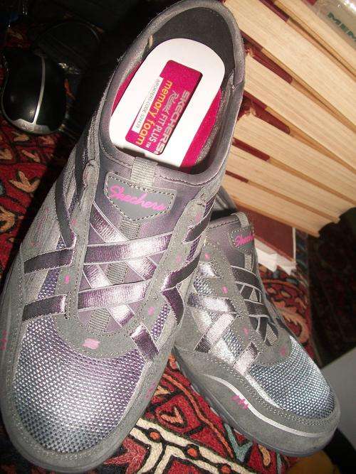 SKECHERS MEMORY FOAM, RELAXED FIT PLUS. SIZE; 7. BRAND NEW!!!!!