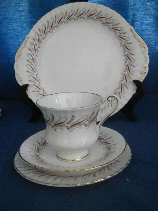 PORCELAIN TRIO PARAGON. (ONLY THE TRIO)