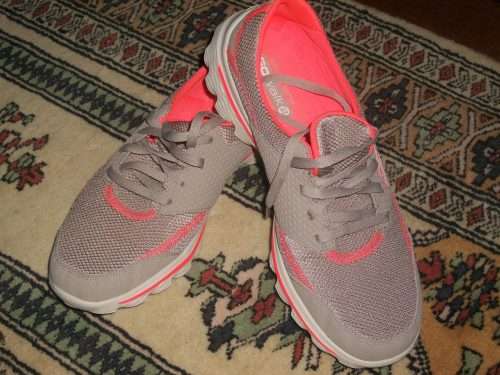 SKECHERS SNEAKERS SIZE 7
