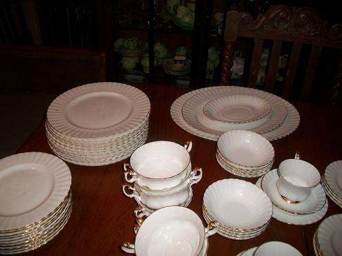DINNER SERVICE ROYAL ALBERT VAL!D!OR