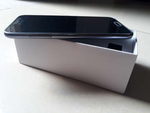 Good condition J5 samsung phone DOES NOT START UP Free delivery via POSTNET