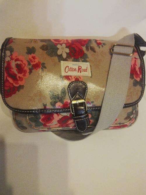 COTTON ROAD MESSENGER SLING BAG