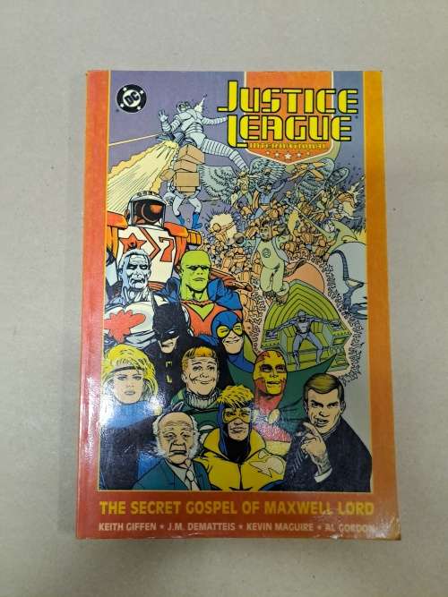 JLA - 12 Graphic Novels - Reduced price