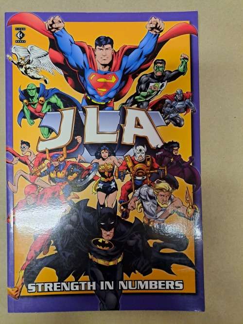 JLA - 12 Graphic Novels - Reduced price