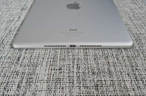Apple iPad 6TH GEN Silver 32GB WiFi