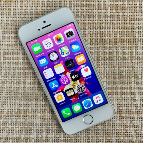 APPLE iPHONE SE SILVER 32GB (3 MONTH WARRANTY)