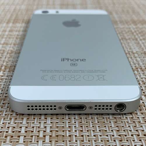 APPLE iPHONE SE SILVER 32GB (3 MONTH WARRANTY)