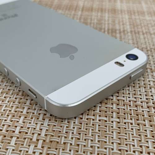 APPLE iPHONE SE SILVER 32GB (3 MONTH WARRANTY)