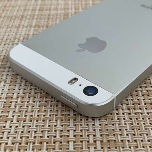 APPLE iPHONE SE SILVER 32GB (3 MONTH WARRANTY)