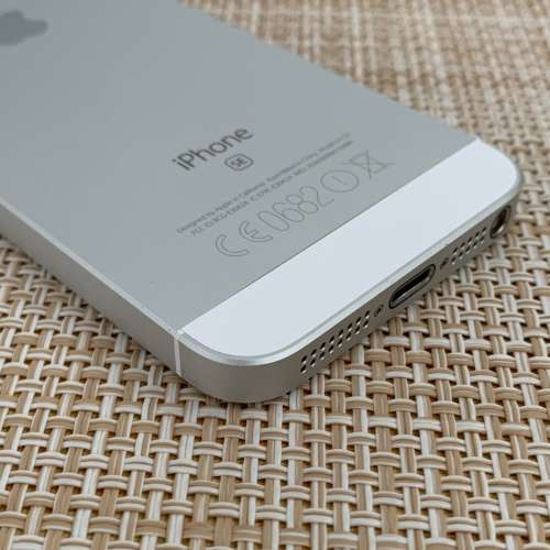 APPLE iPHONE SE SILVER 32GB (3 MONTH WARRANTY)