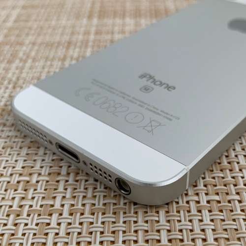 APPLE iPHONE SE SILVER 32GB (3 MONTH WARRANTY)