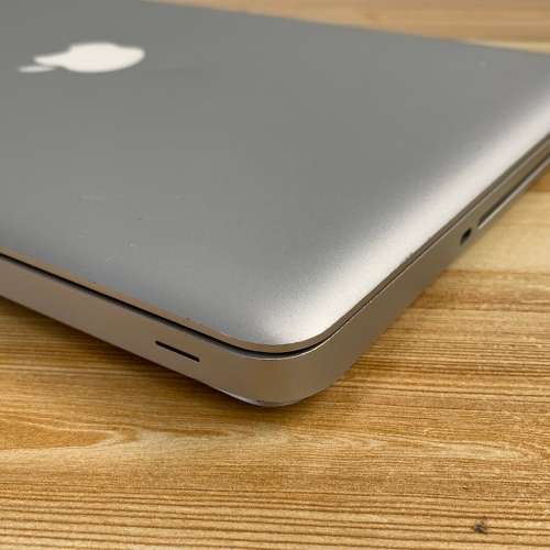 Apple MacBook Pro 13 Inch 2010 Intel Core 2 Duo 2.4 GHz 256GB SSD/4GB RAM - READ !