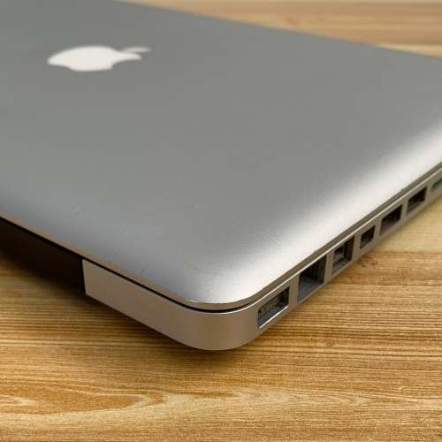 Apple MacBook Pro 13 Inch 2010 Intel Core 2 Duo 2.4 GHz 256GB SSD/4GB RAM - READ !