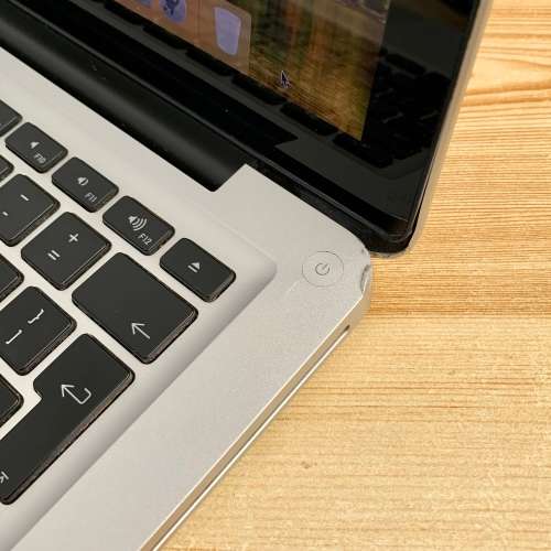 Apple MacBook Pro 13 Inch 2010 Intel Core 2 Duo 2.4 GHz 256GB SSD/4GB RAM - READ !