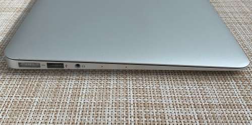 Apple MacBook Air 11 Inch Early 2015 Intel Core i5 128GB SSD/4GB RAM (3 Month Warranty)