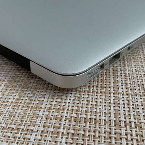 Apple MacBook Air 11 Inch Early 2015 Intel Core i5 128GB SSD/4GB RAM (3 Month Warranty)