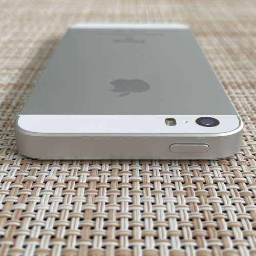 Apple iPhone SE 2016 Silver 32GB (1 Month Warranty)
