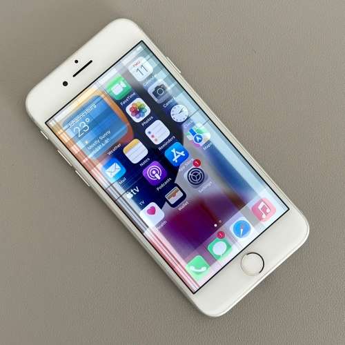 Apple iPhone 7 Silver 32GB READ!!! SOLD AS IS!!!