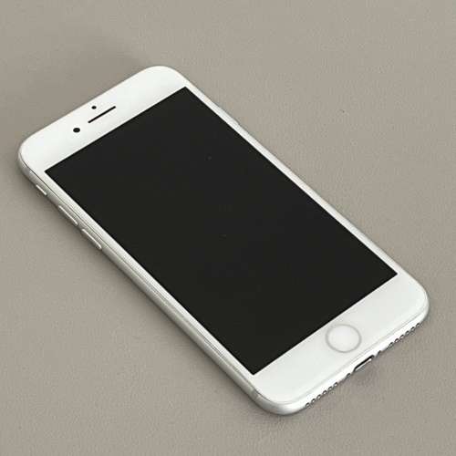 Apple iPhone 7 Silver 32GB READ!!! SOLD AS IS!!!