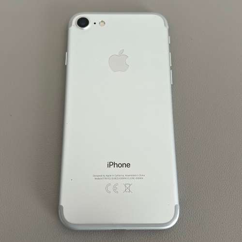 Apple iPhone 7 Silver 32GB READ!!! SOLD AS IS!!!