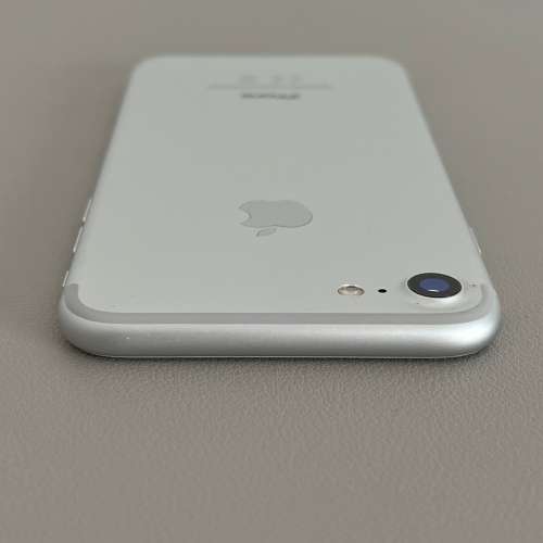 Apple iPhone 7 Silver 32GB READ!!! SOLD AS IS!!!