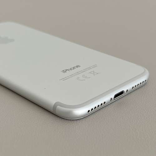 Apple iPhone 7 Silver 32GB READ!!! SOLD AS IS!!!