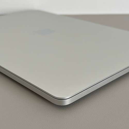 Apple MacBook Pro 13 Inch 2017 None-TouchBar Intel Core i5 256GB SSD/8GB SSD READ!!! SOLD AS IS!!