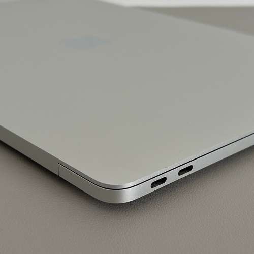 Apple MacBook Pro 13 Inch 2017 None-TouchBar Intel Core i5 256GB SSD/8GB SSD READ!!! SOLD AS IS!!