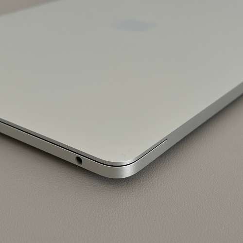 Apple MacBook Pro 13 Inch 2017 None-TouchBar Intel Core i5 256GB SSD/8GB SSD READ!!! SOLD AS IS!!