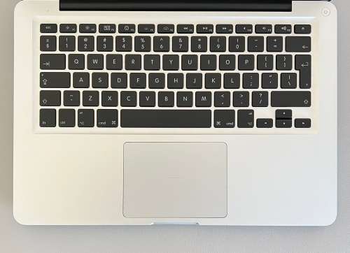 Apple MacBook Pro 13 Inch Mid 2010 Intel Core 2 Duo. 500GB HDD/4GB RAM (SOLD AS IS/READ DESCRIPTION)