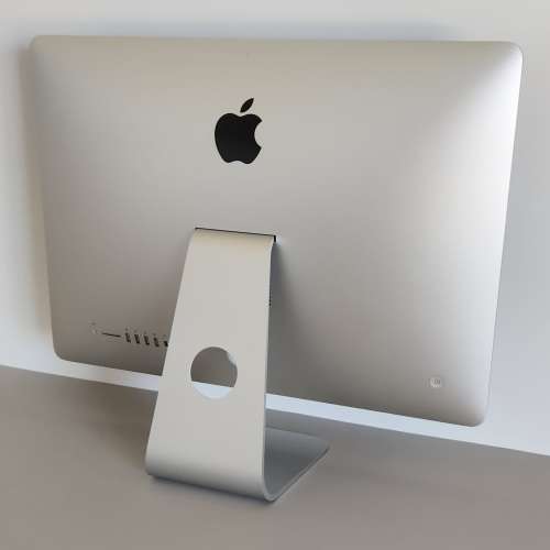 Apple iMac 21.5 Inch Late 2015 Intel Core i5 1TB HDD/8GB RAM (1 Month Warranty)