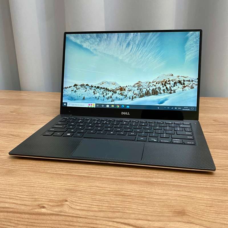Dell XPS 13 9343 UltraBook | Intel Core i7 5TH GEN | 256GB SSD/8GB RAM | READ AD!
