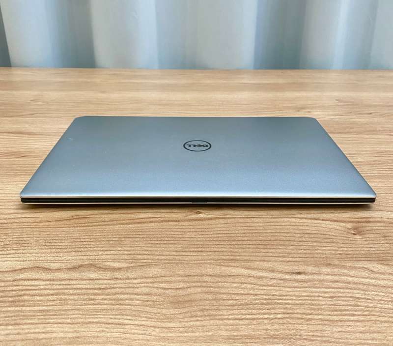 Dell XPS 13 9343 UltraBook | Intel Core i7 5TH GEN | 256GB SSD/8GB RAM | READ AD!