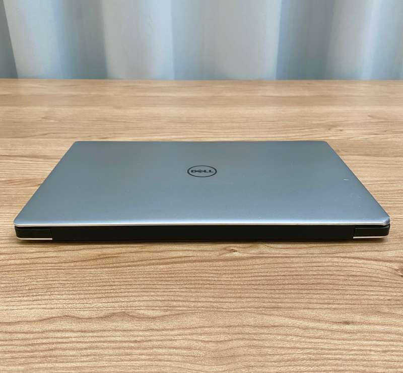 Dell XPS 13 9343 UltraBook | Intel Core i7 5TH GEN | 256GB SSD/8GB RAM | READ AD!
