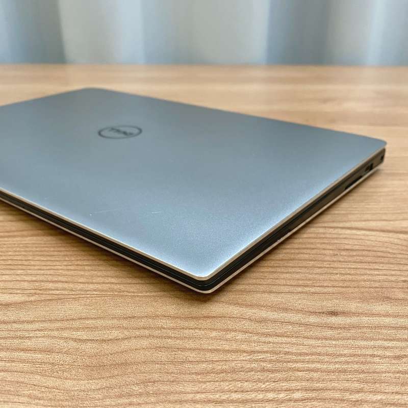 Dell XPS 13 9343 UltraBook | Intel Core i7 5TH GEN | 256GB SSD/8GB RAM | READ AD!