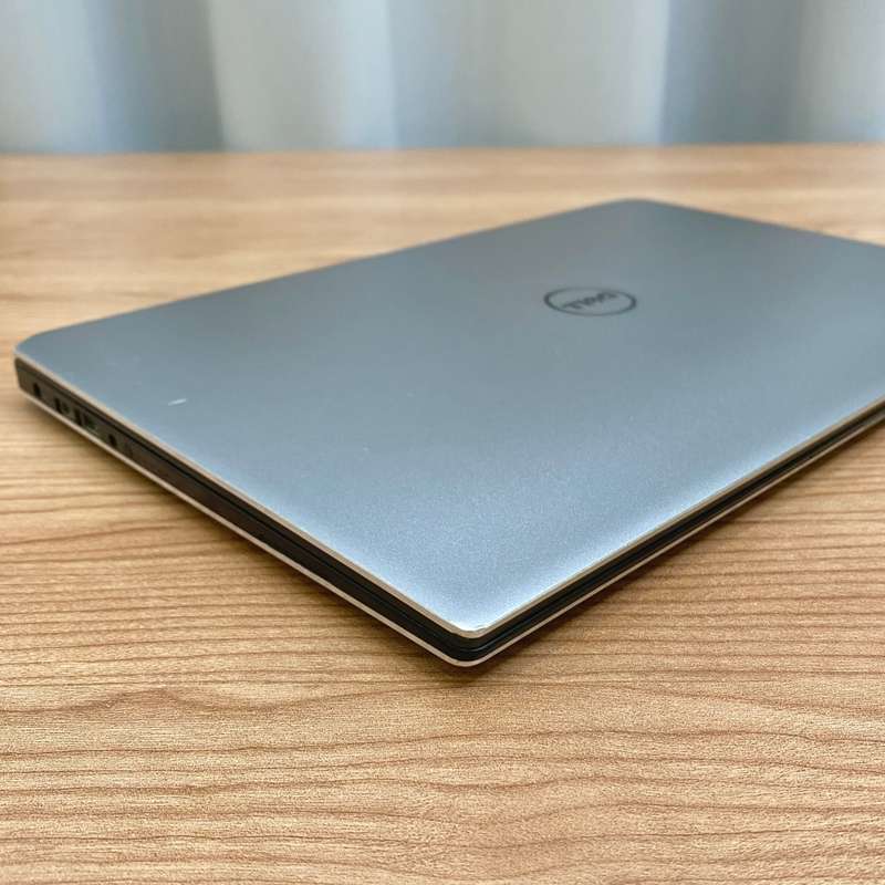 Dell XPS 13 9343 UltraBook | Intel Core i7 5TH GEN | 256GB SSD/8GB RAM | READ AD!
