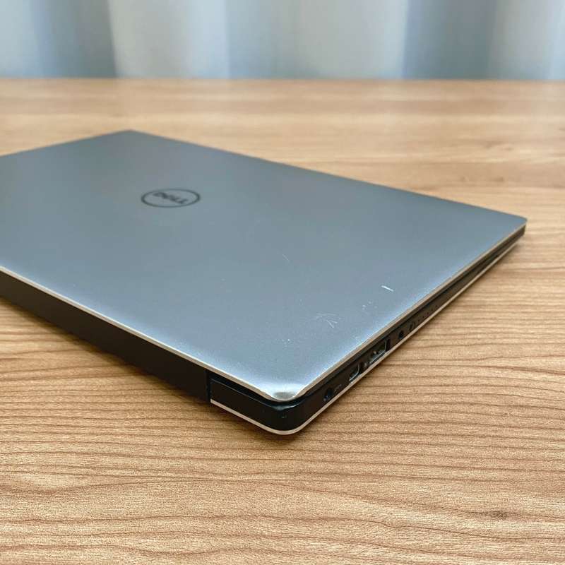 Dell XPS 13 9343 UltraBook | Intel Core i7 5TH GEN | 256GB SSD/8GB RAM | READ AD!
