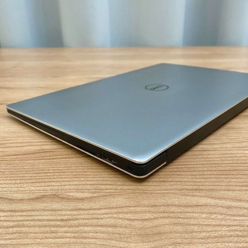 Dell XPS 13 9343 UltraBook | Intel Core i7 5TH GEN | 256GB SSD/8GB RAM | READ AD!