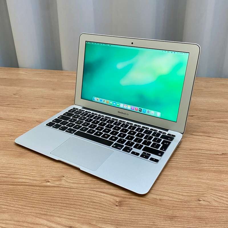Apple MacBook Air 11 Inch 2014 | Intel Core i5 | 128GB SSD/4GB RAM | READ AD!