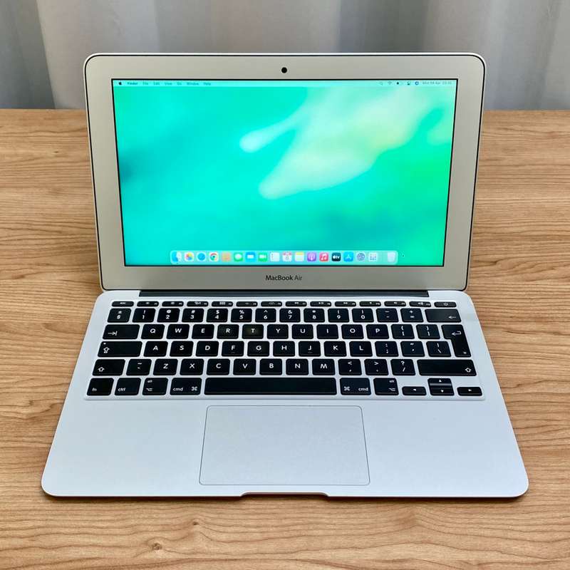 Apple MacBook Air 11 Inch 2014 | Intel Core i5 | 128GB SSD/4GB RAM | READ AD!