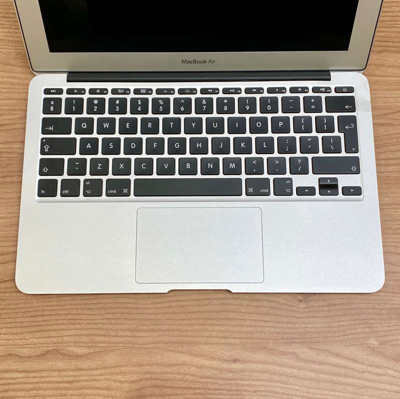 Apple MacBook Air 11 Inch 2014 | Intel Core i5 | 128GB SSD/4GB RAM | READ AD!