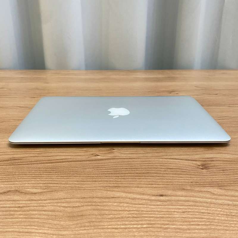 Apple MacBook Air 11 Inch 2014 | Intel Core i5 | 128GB SSD/4GB RAM | READ AD!